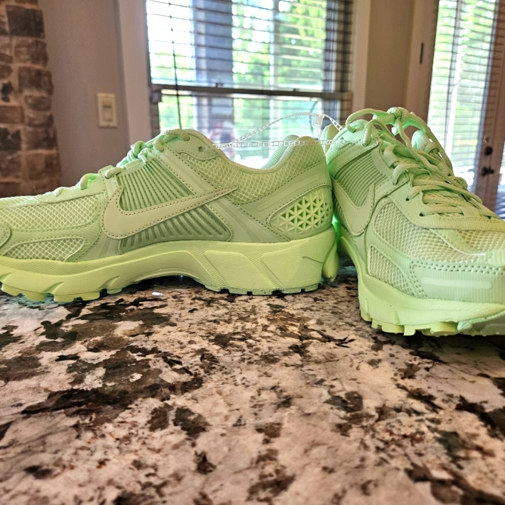 Men Nike Zoom Vomero 5 NWT - Picture 2 of 7